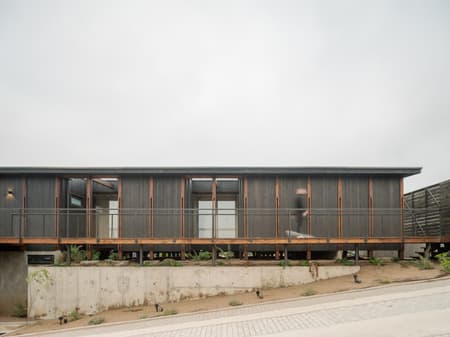 Los Pinos House
